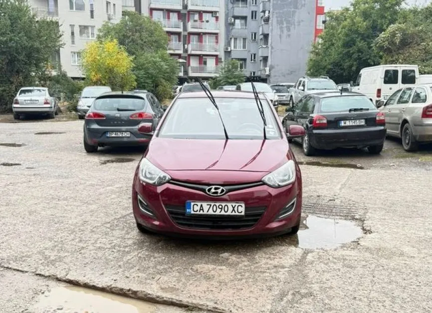 Вандалска проява застигна кола, паркирана в София СНИМКИ