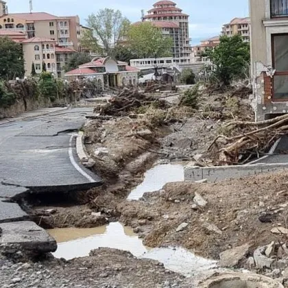 Затварят „Елените"! Има риск от свлачища и нови валежи