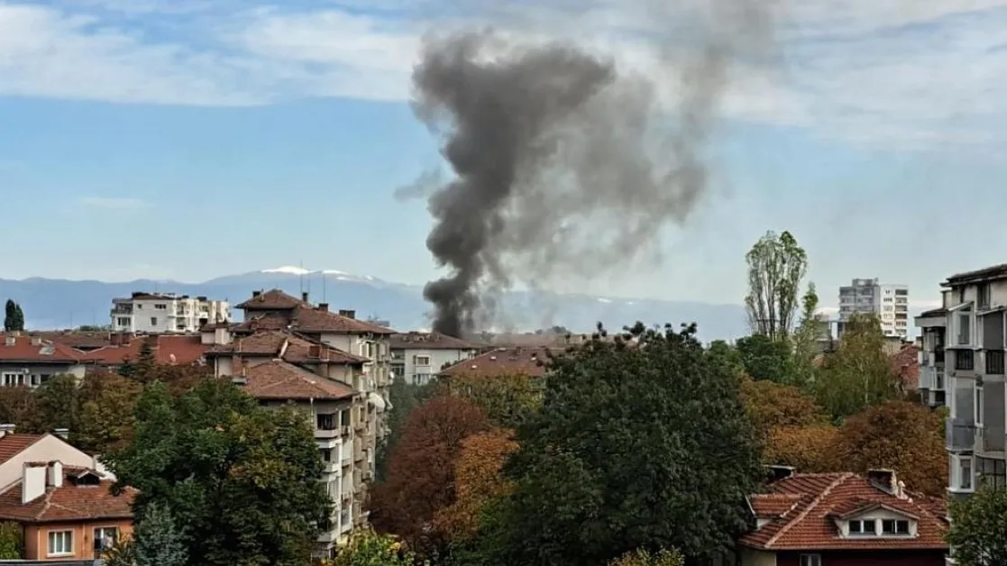 Пожар избухна в центъра на София СНИМКА и ВИДЕО