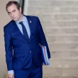 Премиерът на Франция подаде оставка