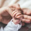 Медици в Пловдив спасиха едномесечно бебе с коклюш, отглеждано в лоши условия