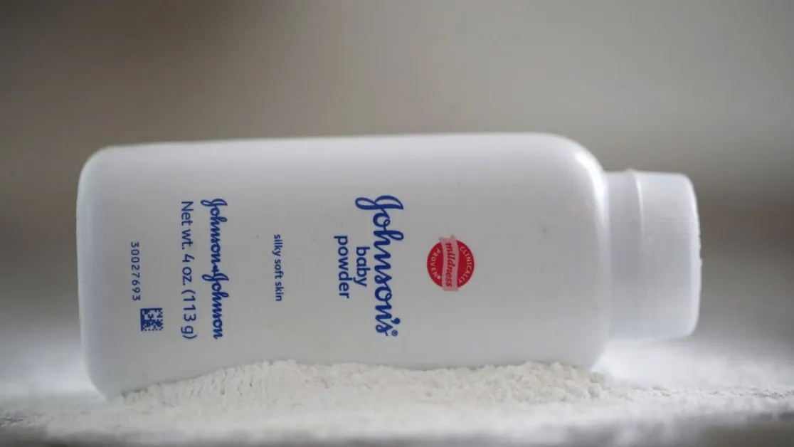 Глобиха Johnson & Johnson с близо милиард долара заради смъртоносна бебешка пудра