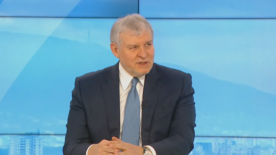 Лидерът на СДС с идея: Политическа "ваканция" за президента след мандата