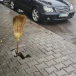 На тротоар: Баба Яга си запази паркомясто в столичен квартал? СНИМКИ