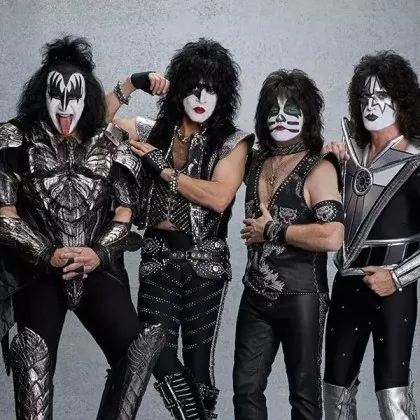 Музикант от KISS катастрофира в Малибу