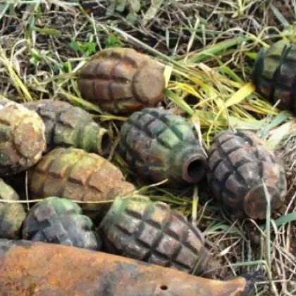 Окриха 15 гранати на строеж в София, викат сапьори