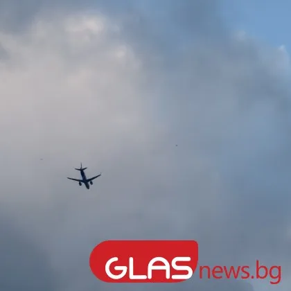 Самолет кацна аварийно в Букурещ, четирима пътници са обгазени с дим