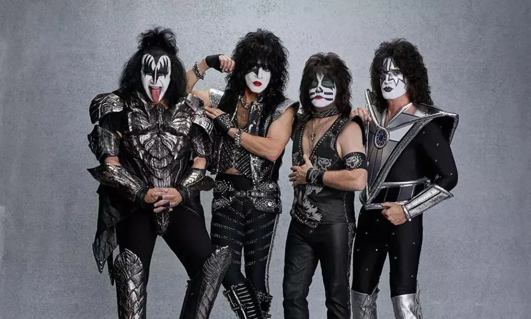 Музикант от KISS катастрофира в Малибу
