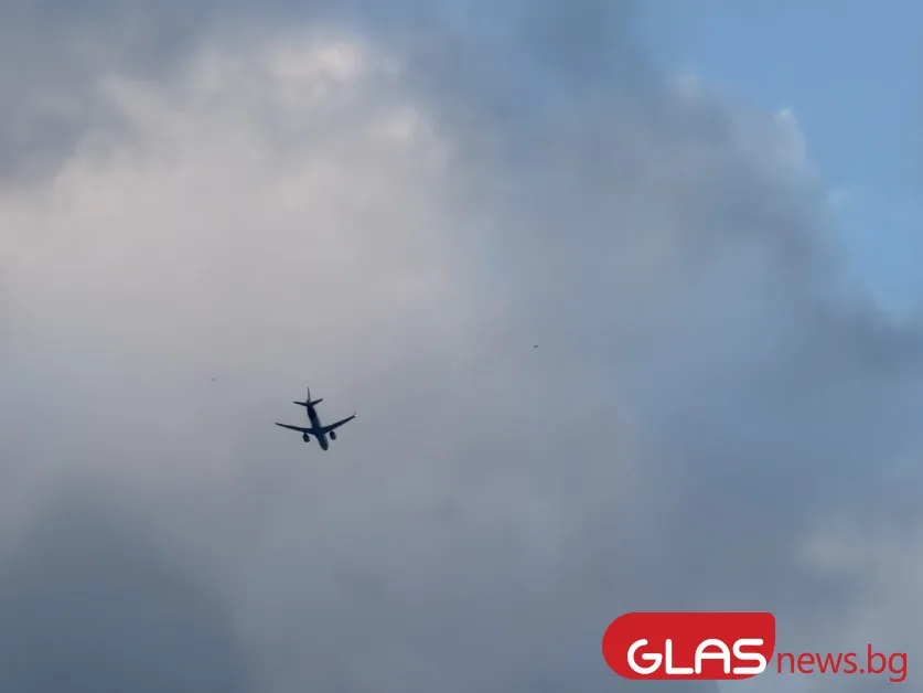 Самолет кацна аварийно в Букурещ, четирима пътници са обгазени с дим