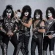 Музикант от KISS катастрофира в Малибу