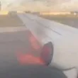 Ужас над Австралия: двигател на самолет избухна в пламъци минути след излитане
