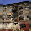 Висока сграда, повредена от ракета в началото на юли, се е срутила в Киев