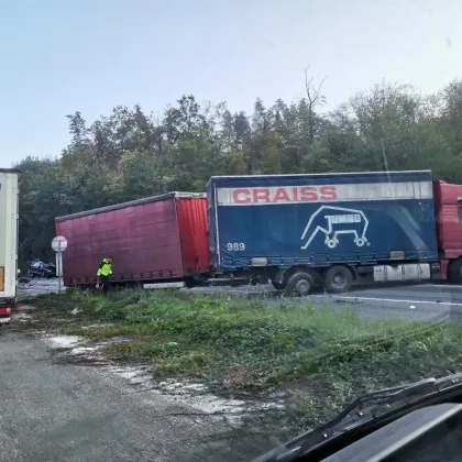 Тежък сблъсък между камион и кола на Хаинбоаз СНИМКИ
