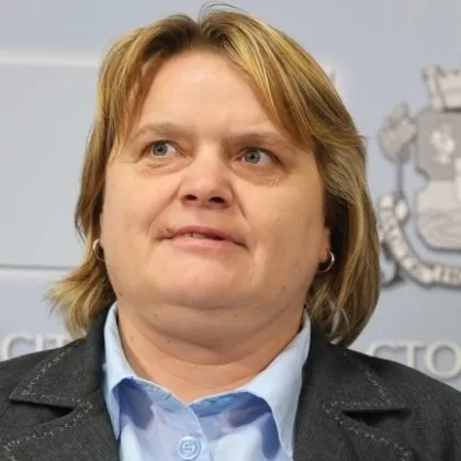 Разпитаха Бобчева в прокуратурата, но не за кризата с боклука