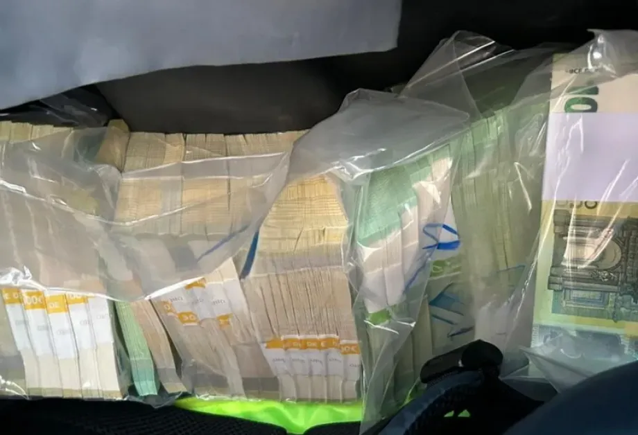 Милиони от любителското порно били "изпрани" през чейндж бюра в Пловдив и София