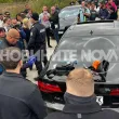 Предполагаеми купувачи на гласове се заключиха в луксозни коли в Огняново