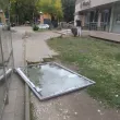 Стъклен панел от спирка се стовари на земята в Пловдив СНИМКА