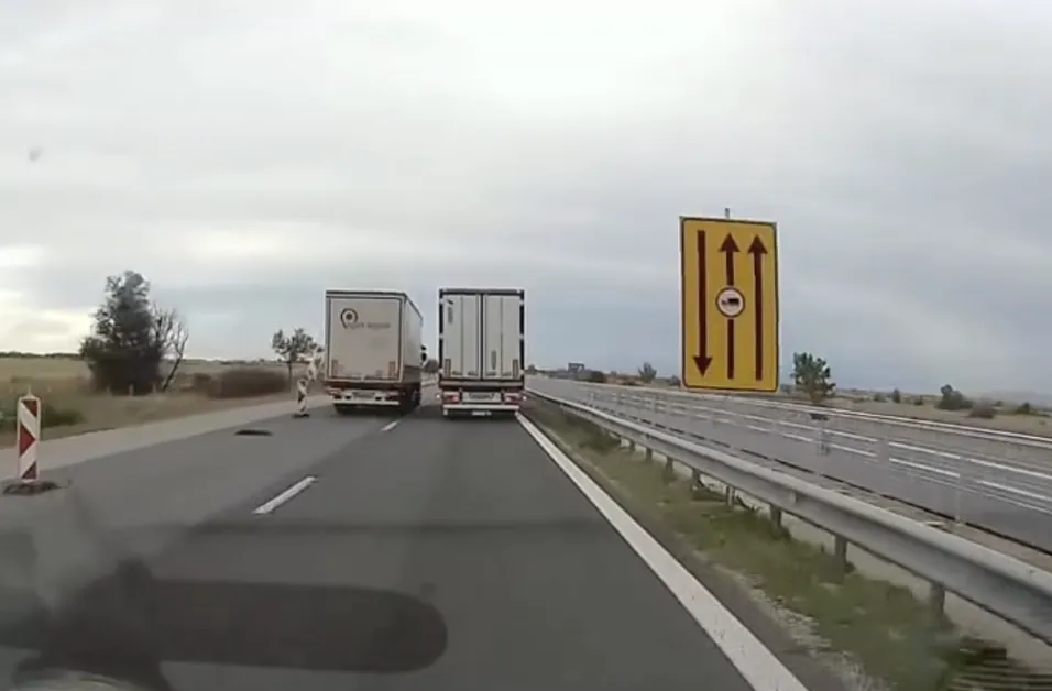 Кадри от АМ „Тракия": турски тир гази забрана и събаря заграждения ВИДЕО