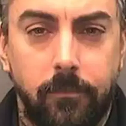 Бившият вокалист на Lostprophets Иън Уоткинс беше намушкан до смърт