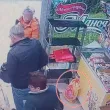 "Остави мусаката си и взе моята чанта": Грешка или кражба? СНИМКА