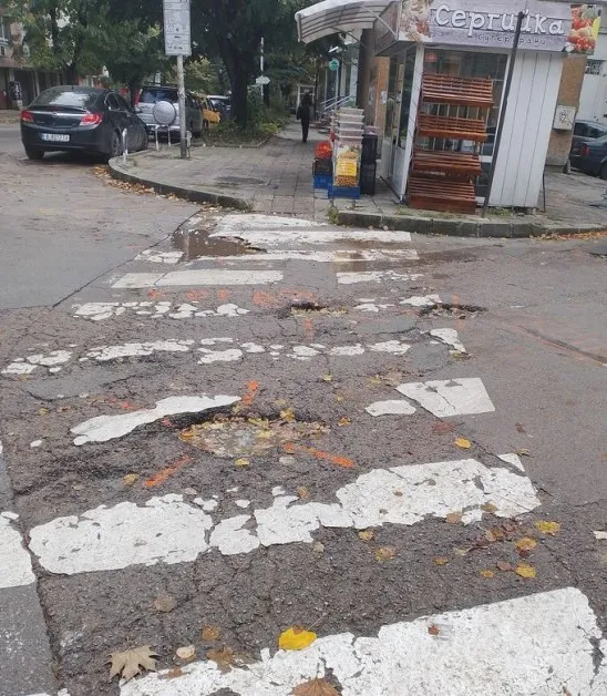 "Кога?" Варненци сами обозначават пътните кратери СНИМКИ