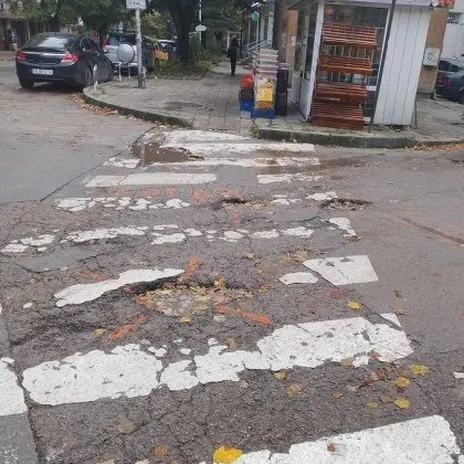 "Кога?" Варненци сами обозначават пътните кратери СНИМКИ
