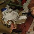 В сърцето на София - жена живее в мрак и студ, но хора се обединяват, за да ѝ помогнат ВИДЕО