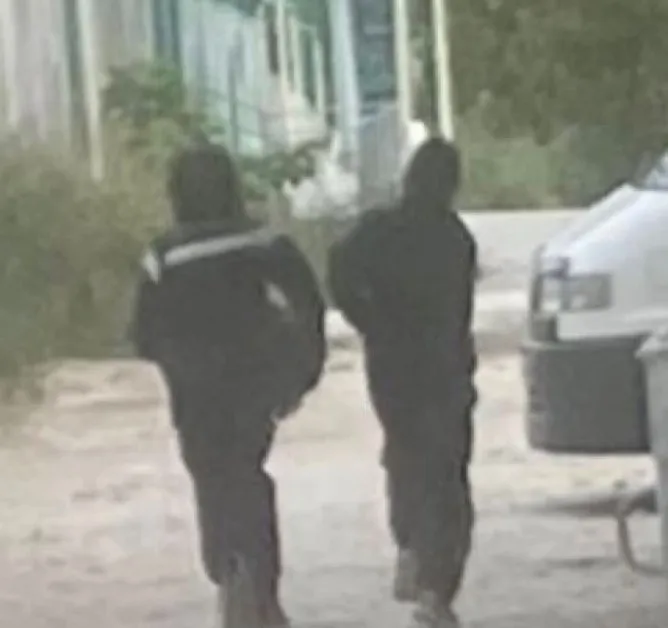 Хлапета хвърлят пиратки по дворове и казани, ще ги познаят ли родителите? СНИМКИ