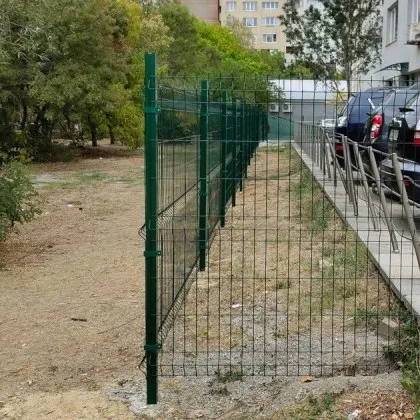 Необичайна зелена метална ограда привлече вниманието на столичани в квартал