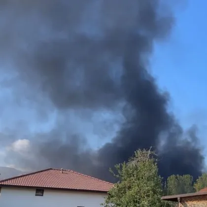 Пожар избухна край Перник ВИДЕО