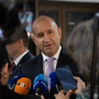 Евтин политически театър Така президентът Румен Радев определи вчерашното изявление на