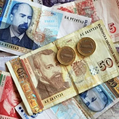 През септември 2025 г месечната инфлация е 0 8 а годишната