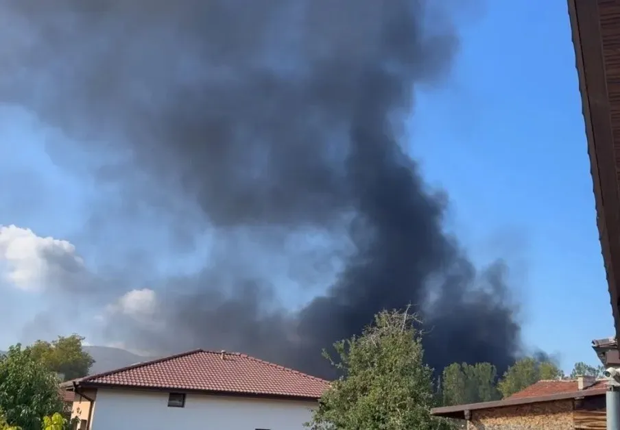 Взривове се чули преди пожара в Перник