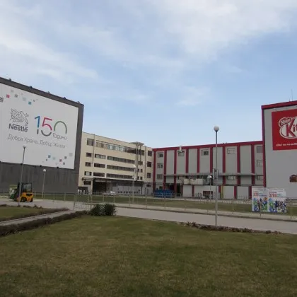 Компанията Nestlе която има фабрика с над хиляда служители у
