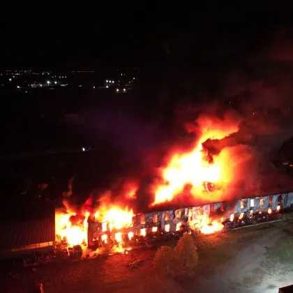 Голям пожар избухна тази вечер в автоморга намираща се в