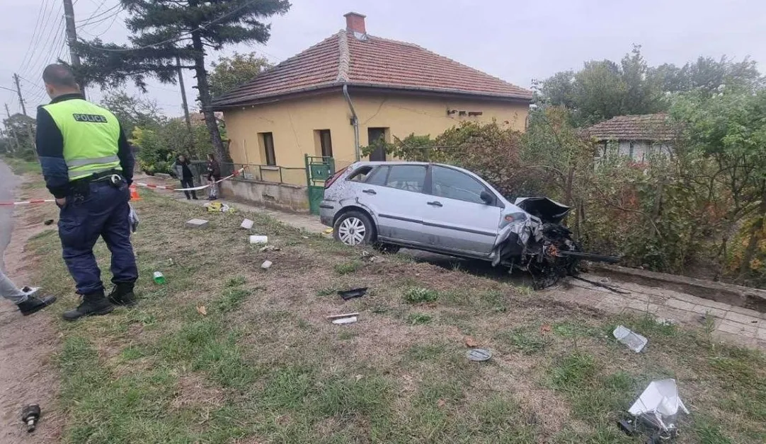 СНИМКИ показват смляната кола, отнела живота на жена на тротоар