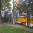 Трамвай дерайлира, друг се вряза в дърво СНИМКИ
