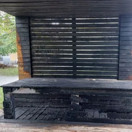 Грозна вандалщина в Бурга Млад мъж подпали една от беседките на