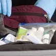 Жена показа лайфхак как да опаковате козметика в ръчен багаж и да спестите пари ВИДЕО