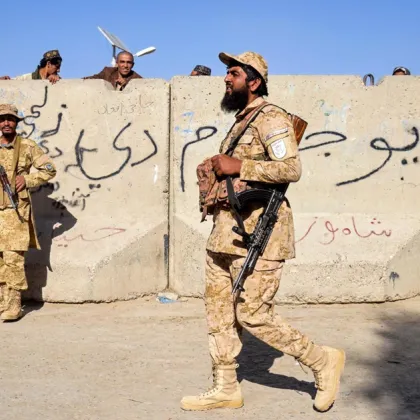 Пакистански самолети извършиха серия от въздушни удари срещу позиции на