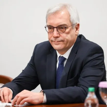 Все още е твърде рано да се говори за контакти