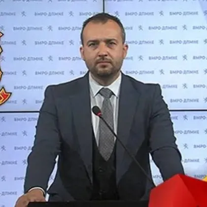 Това лято един малко известен македонски депутат у нас вдигна