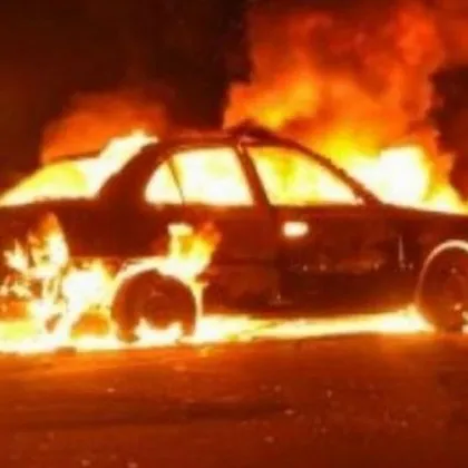 Мъж подпали Мерцедес във Враца съобщиха от областната дирекция на МВР Малко