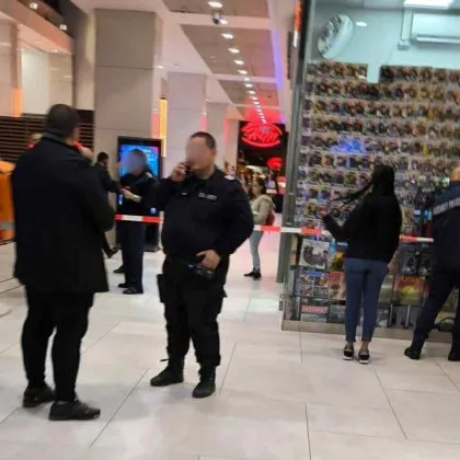 15 годишно момче е било намушкано с нож в столичен мол