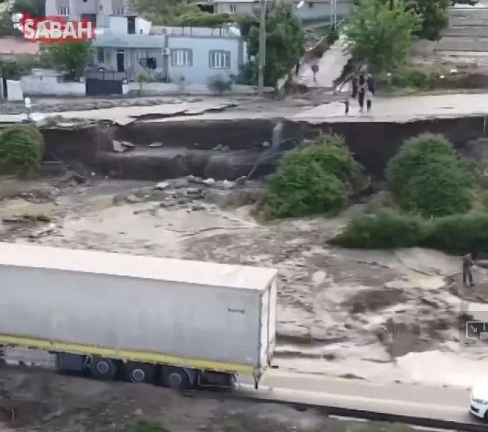 Дъждове предизвикаха наводнения и свлачища в Турция ВИДЕО
