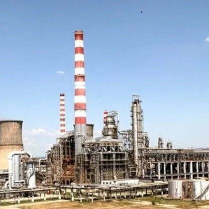 Един човек е пострадал при експлозия днес в канал за