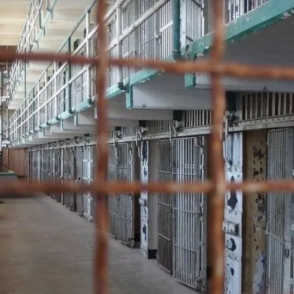 В турския град Едремит в окръг Балъкесир избягал затворник уби