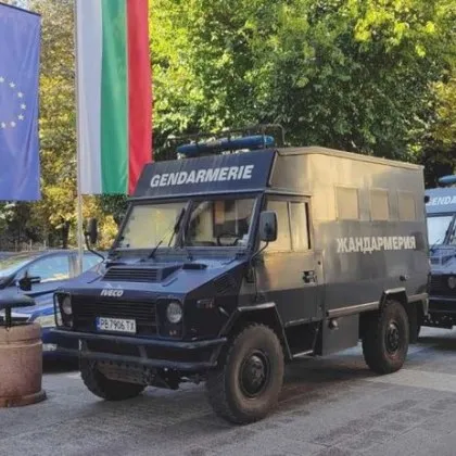 Полицейска блокада на Община Пловдив: не допускат граждани, кметът не знае какво се случва