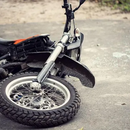 Тийнейджър е пострадал при произшествие с мотоциклет извън пътната републиканска