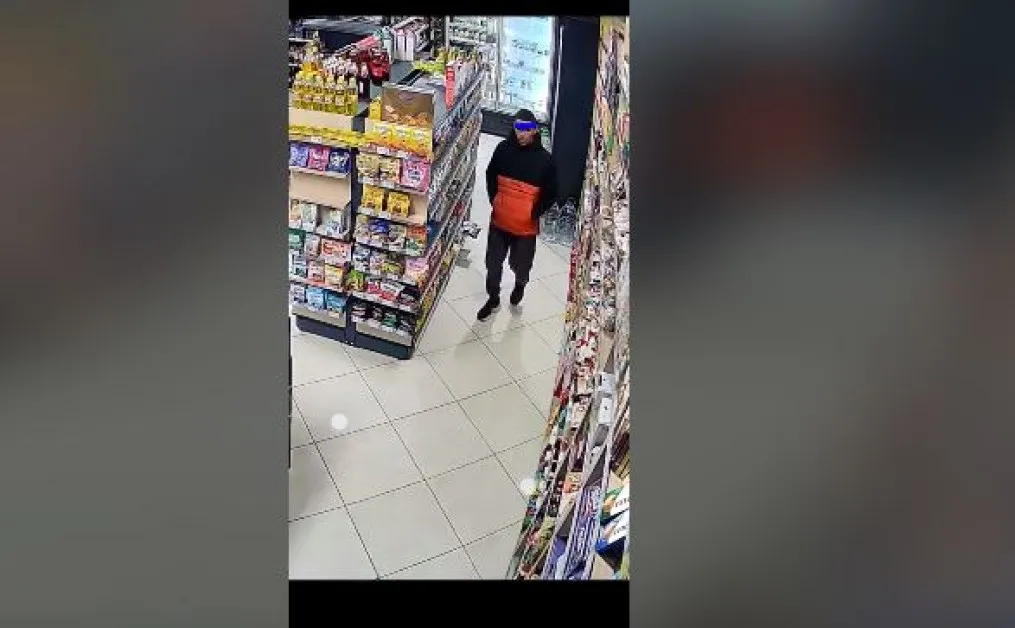 Хванаха го... Тийнейджър с маркови маратонки се изложи страшно в магазин ВИДЕО